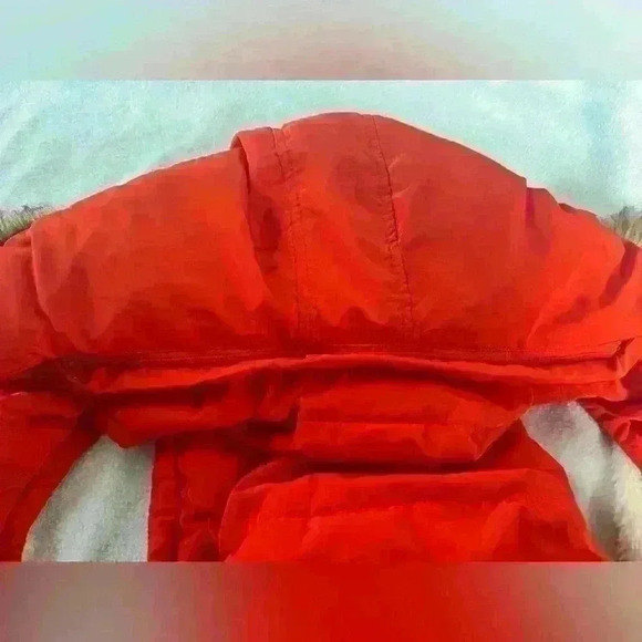 GreenTea Red Faux Fur Puffer Vest size Small - Picture 8 of 11